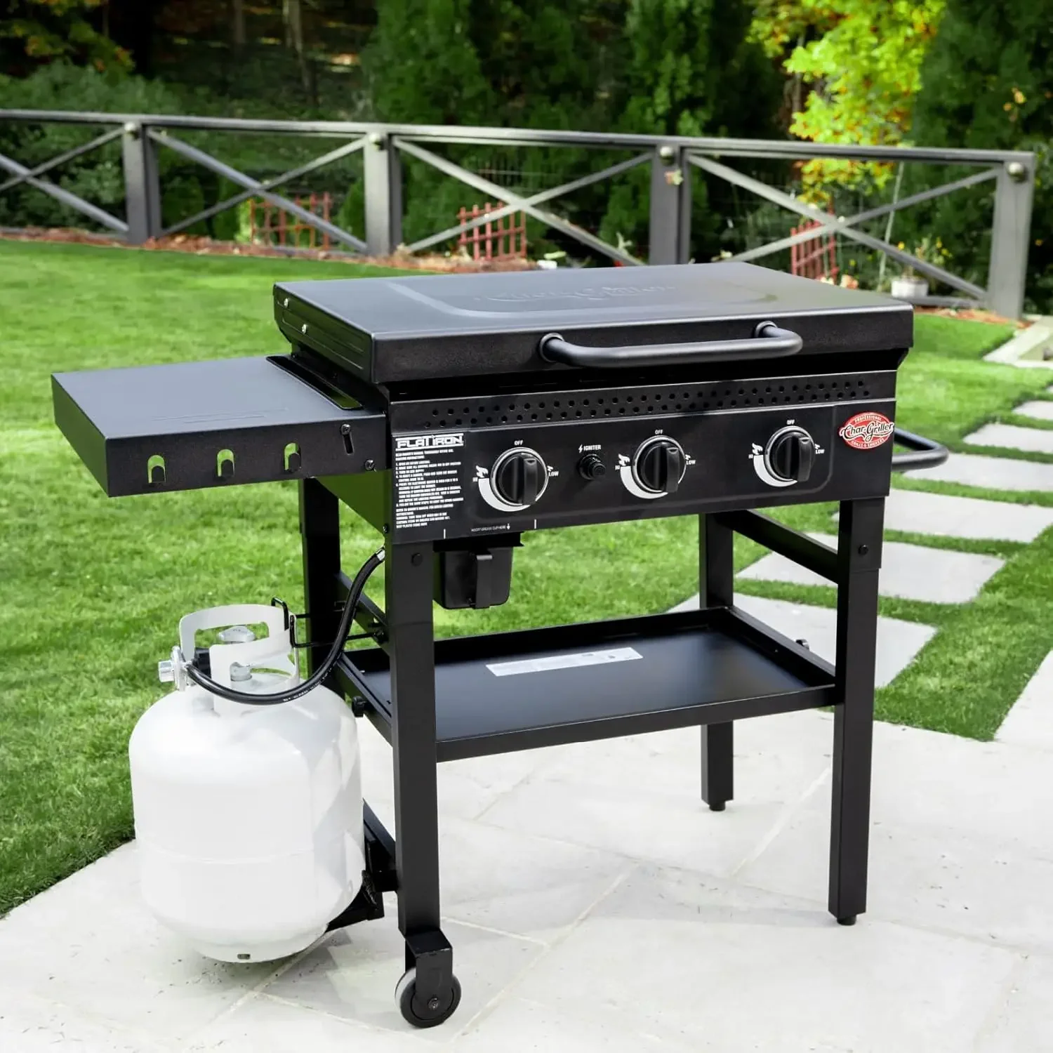 

Flat Iron 3-Burner Propane Gas Flat-Top Griddle with Steel Griddle Top, Hinged Lid and Wind Guards