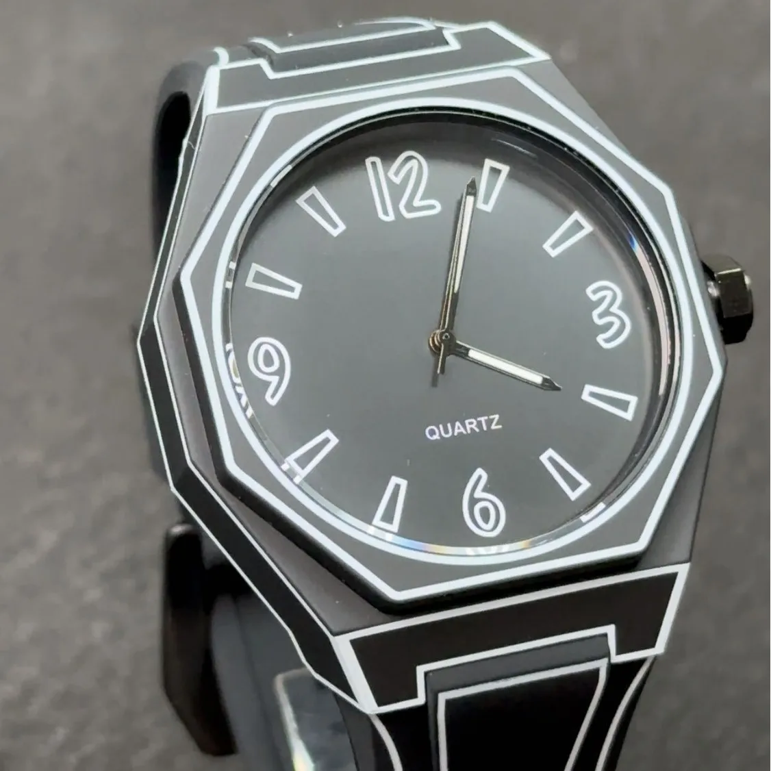 ساعات كوارتز رجالية على الطراز الهزلي ساعات معصم للرجال 2025 تصميم كاجوال مقاوم للماء ساعة حركة رجل