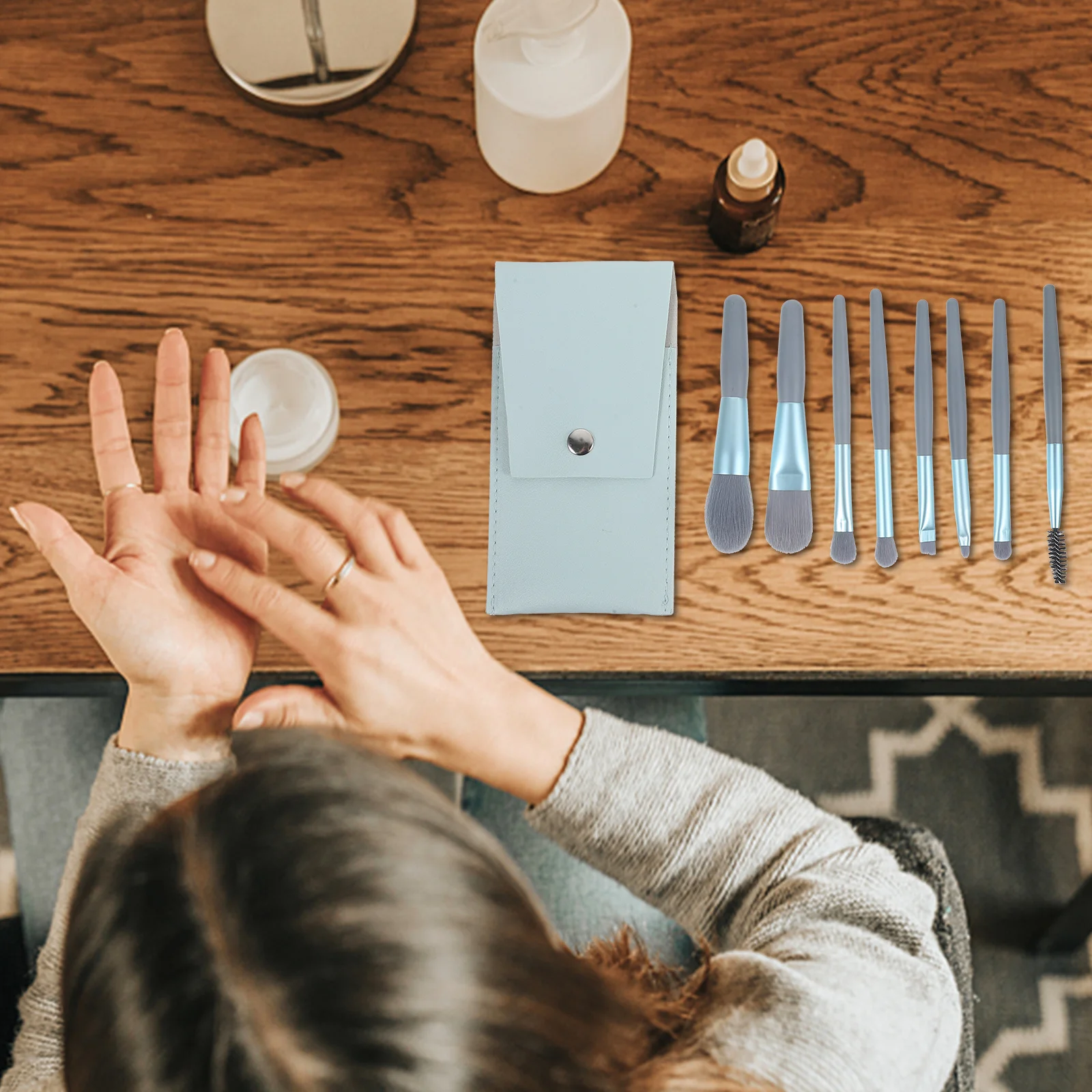 

1Set Mini Makeup Brush Set Soft Bristles Portable Cosmetics Tools for Beginners Versatile Eye Shadow Blending Powder Applicator