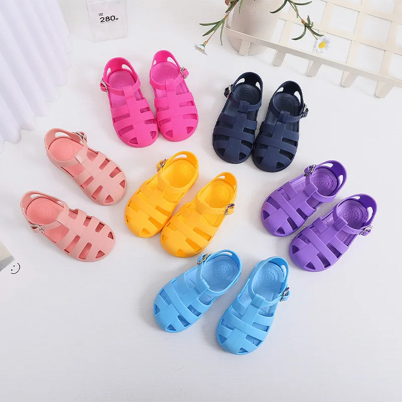 

New Children Candy Sandal Boy and Girls Plain Color Flat Jelly Shoes Soft sole Sandal For Kids Summer New Beach Shoes SO098