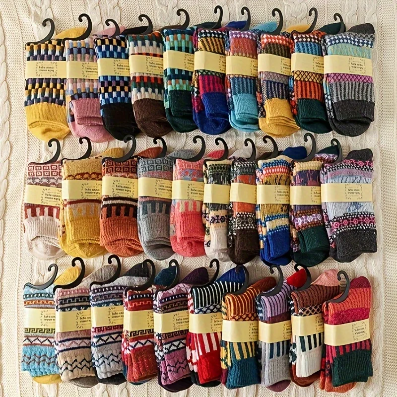 

Randomly 5 pairs of women's autumn and winter thickened warm vintage ethnic style socks