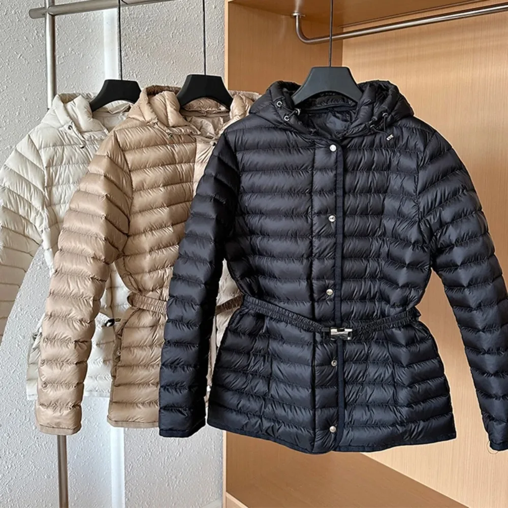 Luksusowa, lekka, krótka, dopasowana kurtka puchowa damska na jesień i zimę 2025, 90% biały puch kaczy, z kapturem, odpinany szal, ciepły płaszcz puchowy, modna.