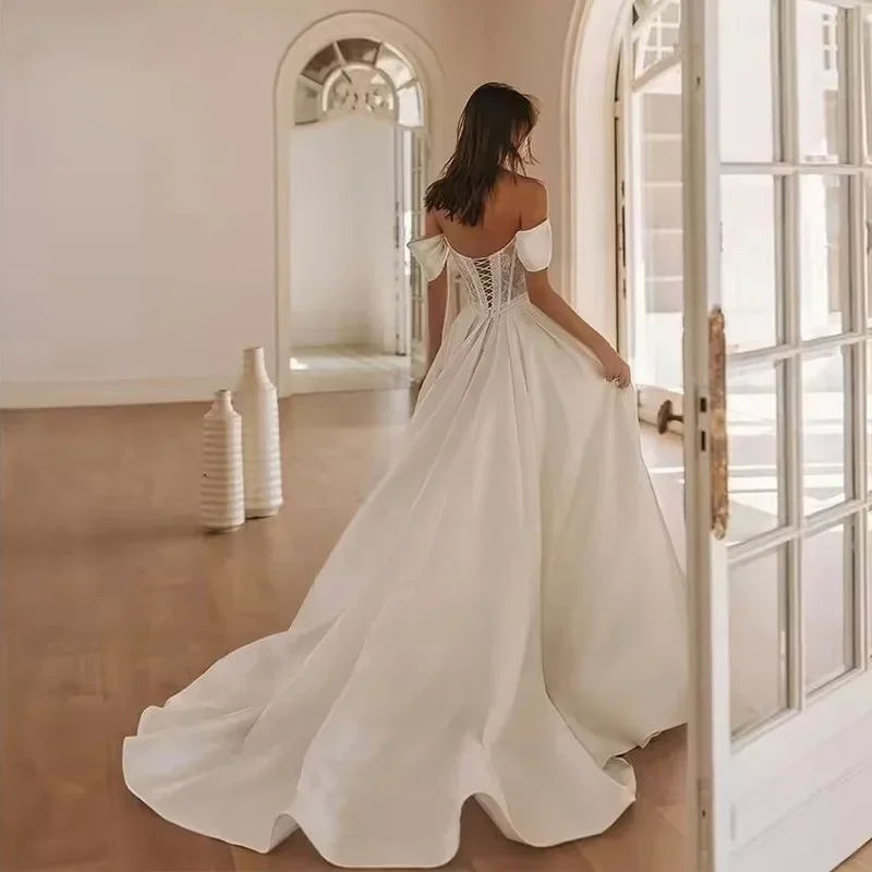 Customzied エレガントな A ラインのウェディングドレス恋人プリーツサテンレースの花嫁ドレスフロアレングスレースアップバックトレイン