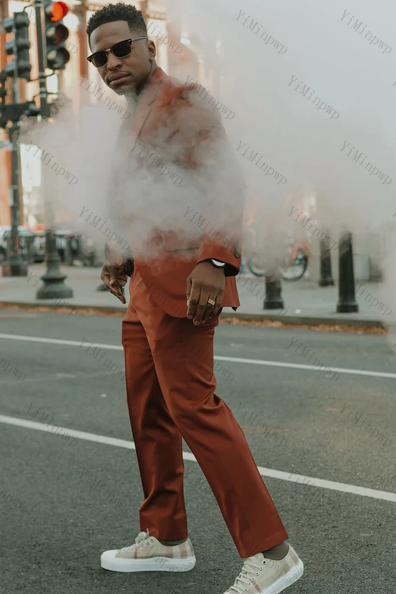 YiMinpwp 2025 بدلة رجالية برتقالية فاخرة للسادة والترفيه والأعمال بقصة ضيقة وزر واحد طقم طية صدر السترة (سترة + بنطلون)