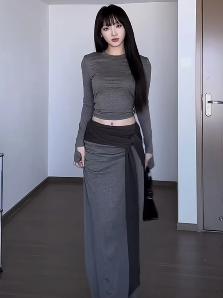 

Модный повседневный женский комплект: футболка с круглым вырезом и облегающий крой, юбка с высокой талией, две части, весна 2025, дизайнерский стиль