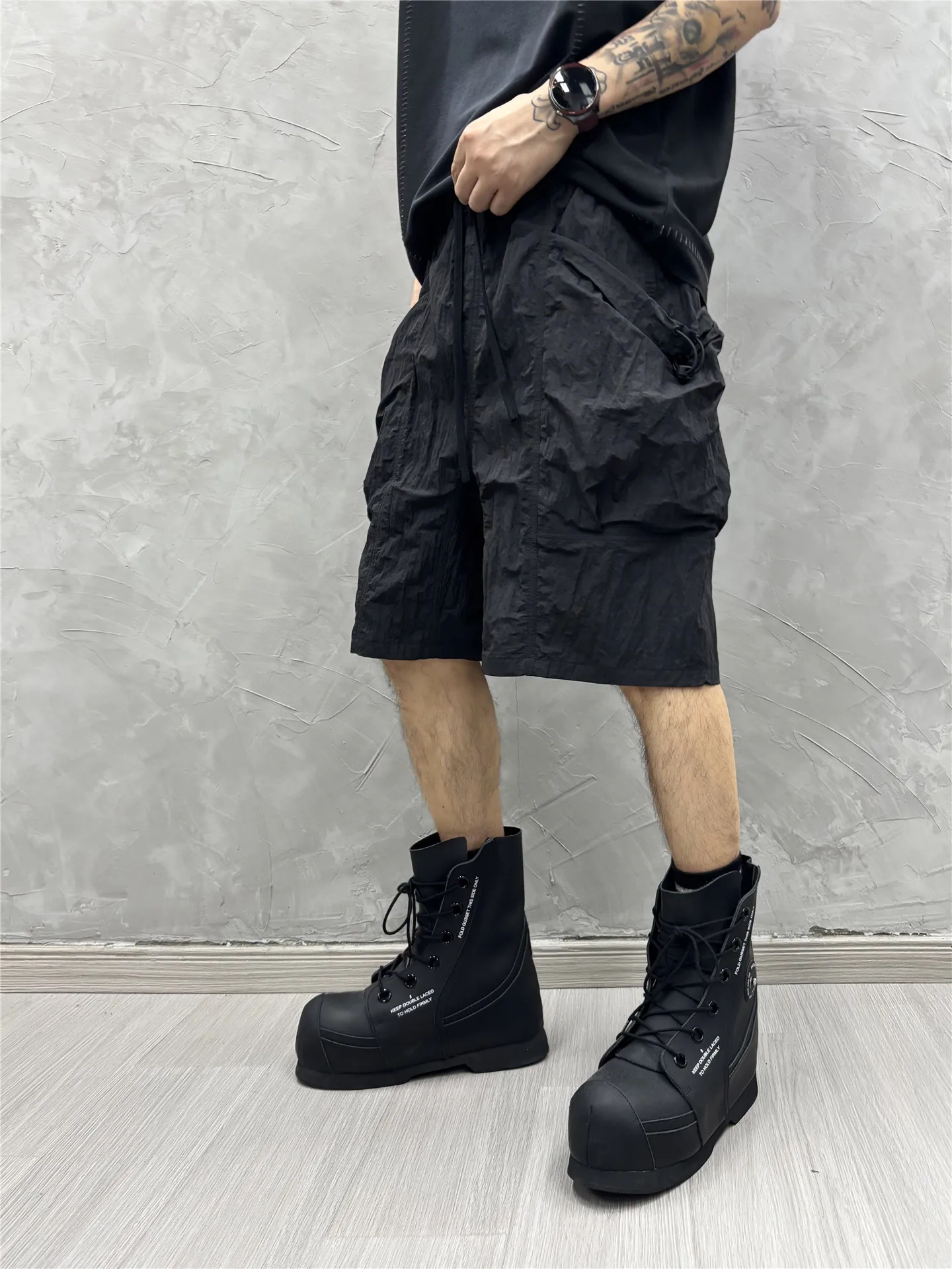 

Dark Retro Loose Cool Breathable Knee Length Pants Summer Trendy Pu Shuai Casual Shorts Designer Model Men's Middle