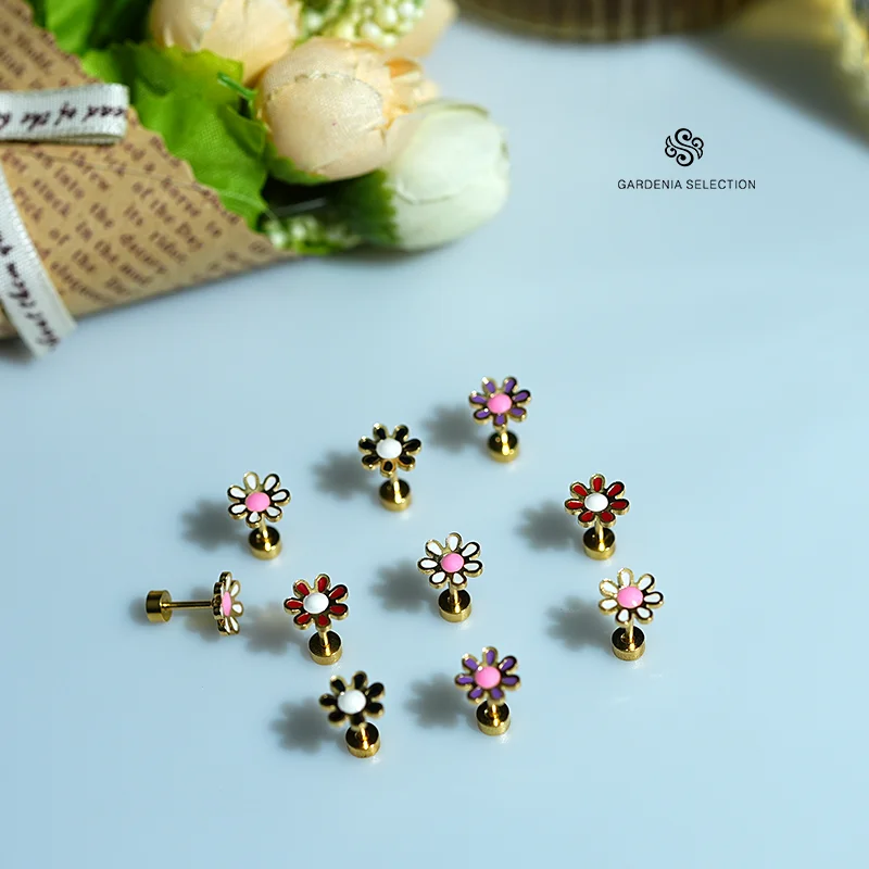 

Flower small stud earrings