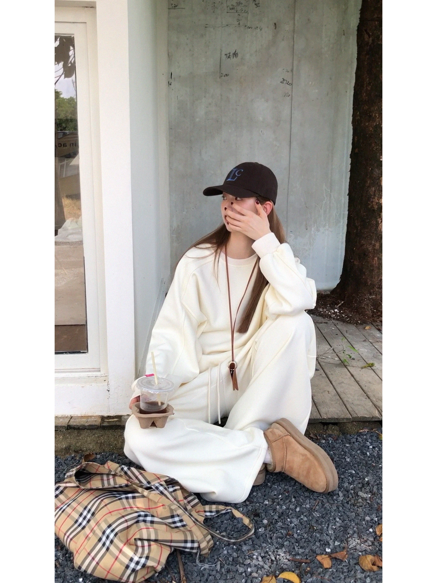 سترة نسائية أنيقة بدون غطاء للرأس مبطنة بالصوف بأسلوب فضفاض، إصدار جديد للخريف باللون الأحمر، زي المشاهير