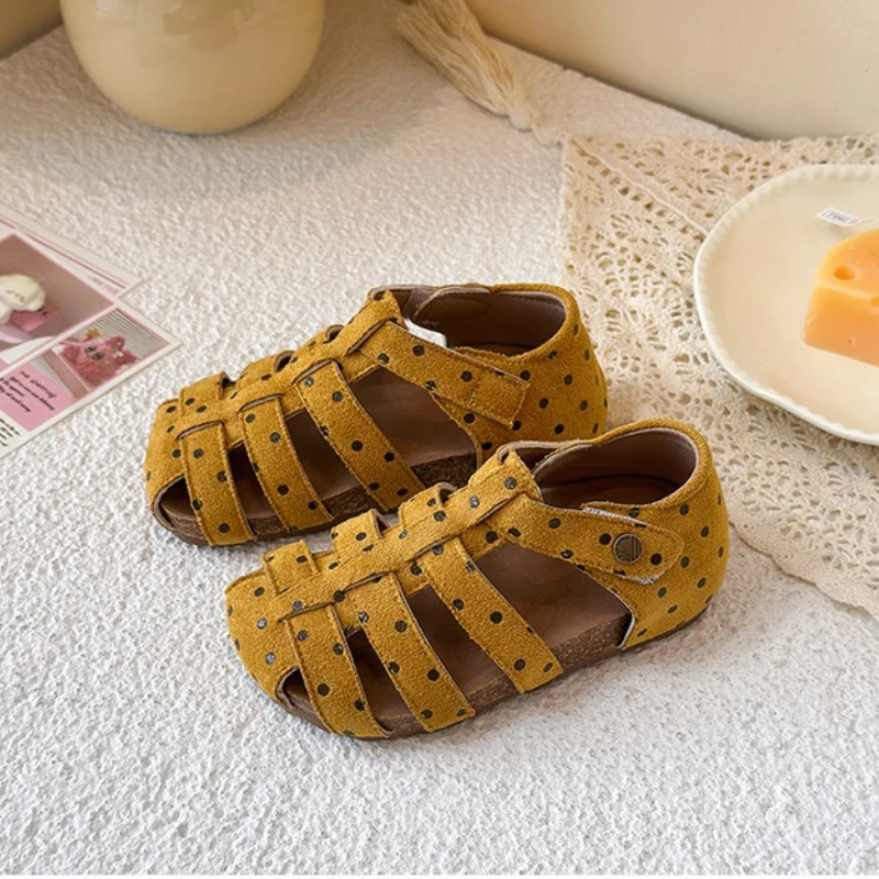 موجة نقطة صنادل للبنات 2025 صيف جديد فتاة أحذية ريترو الأميرة أحذية لينة وحيد صندل بتصميم روماني موضة صنادل أطفال أحذية أطفال