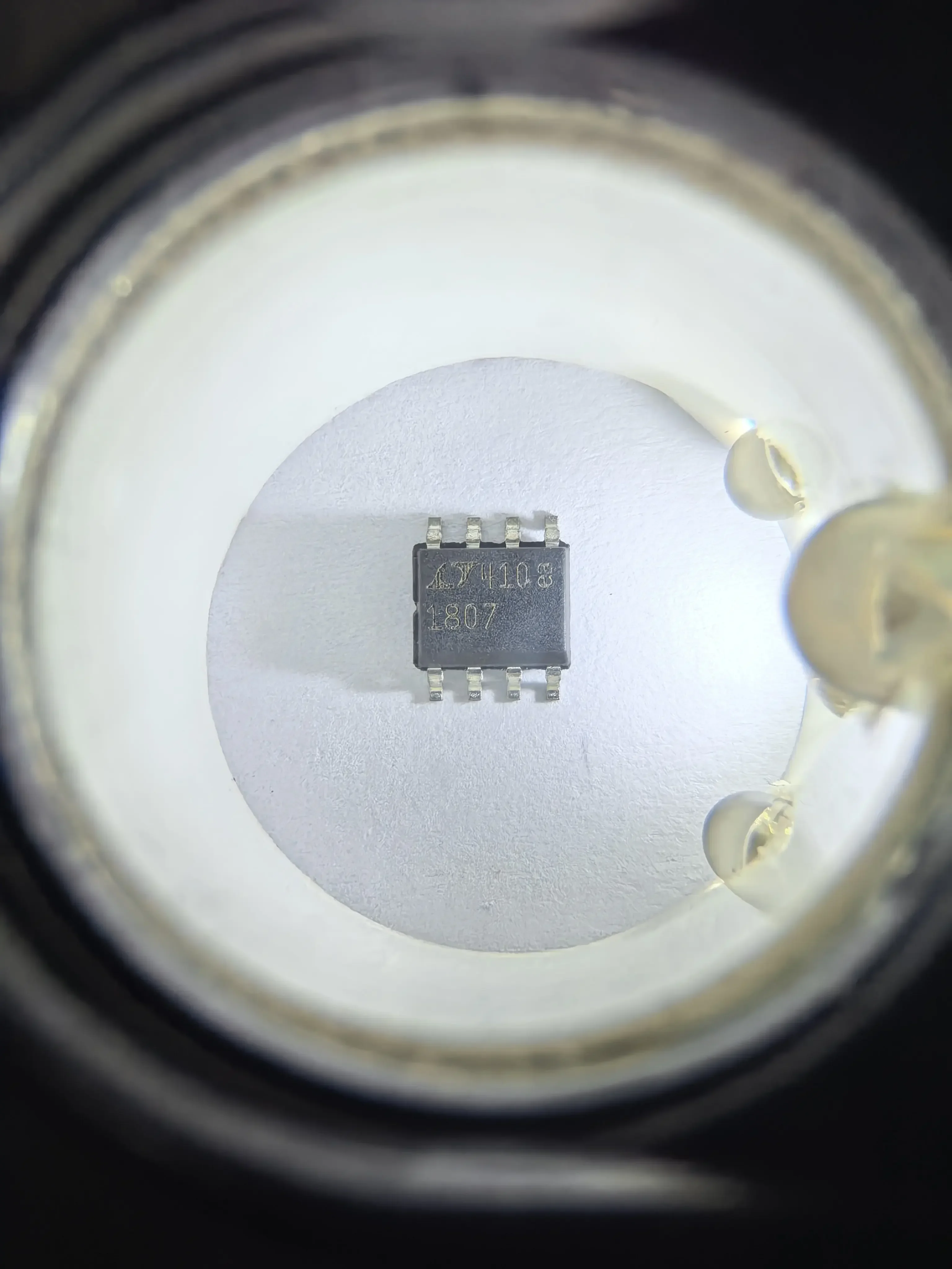 LT1807CS8 LT1807IS8 LT1807 - 325MHz, Dual, Rail-to-Rail Input and Output, Low Distortion, Low Noise Precision Op Amps