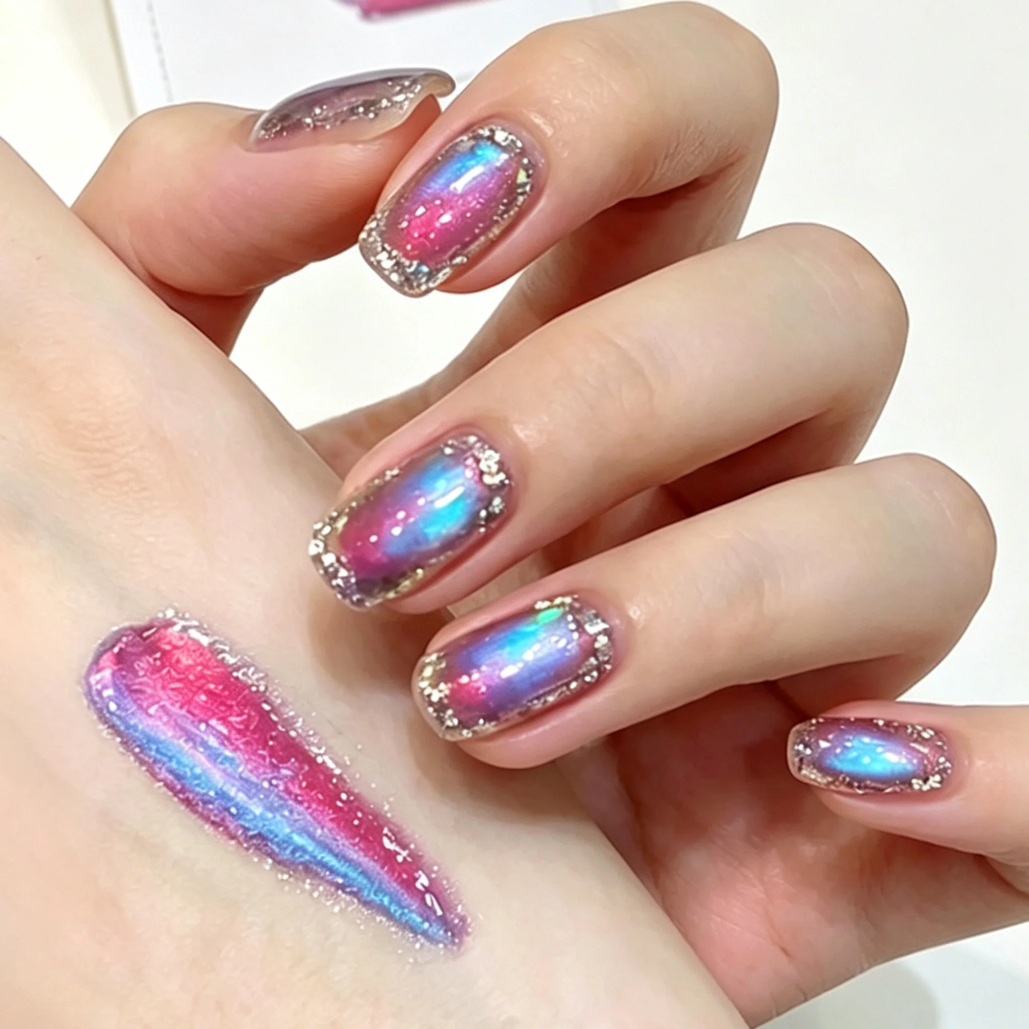 Aurora Blue Chameleon Magnetisches Katzenaugen-Nagelgel, Farbwechselndes Schimmerndes UV-Gel Polish zum Ablösen für Nagelkunst-Dekoration – Detail 3