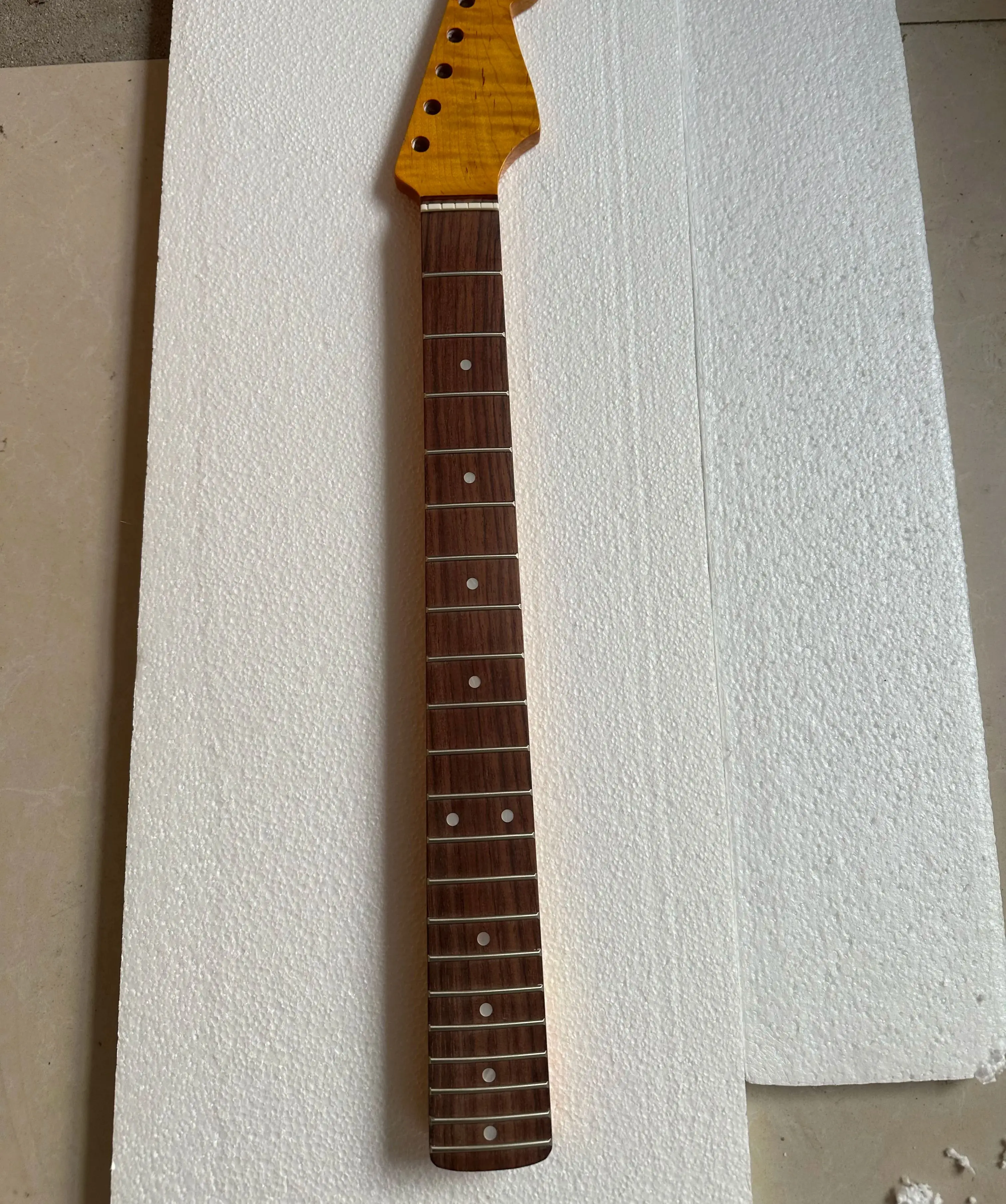 manche-de-guitare-electrique-moderne-en-forme-de-c-21-frettes-piece-de-rechange-diy-touche-en-palissandre-rayon-de-95-pouces-manche-en-erable-flamme-jaune