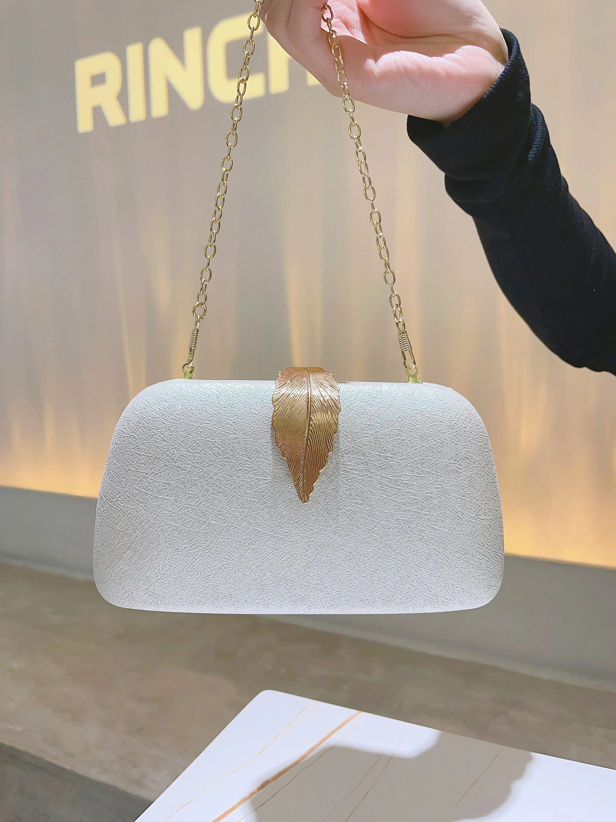 Pochette de soirée pour femmes, sac à main de dîner formel à la mode, pochette de demoiselle d'honneur de mariage, sac à épaule de luxe avec chaîne, porte-monnaie de fête Cocktail