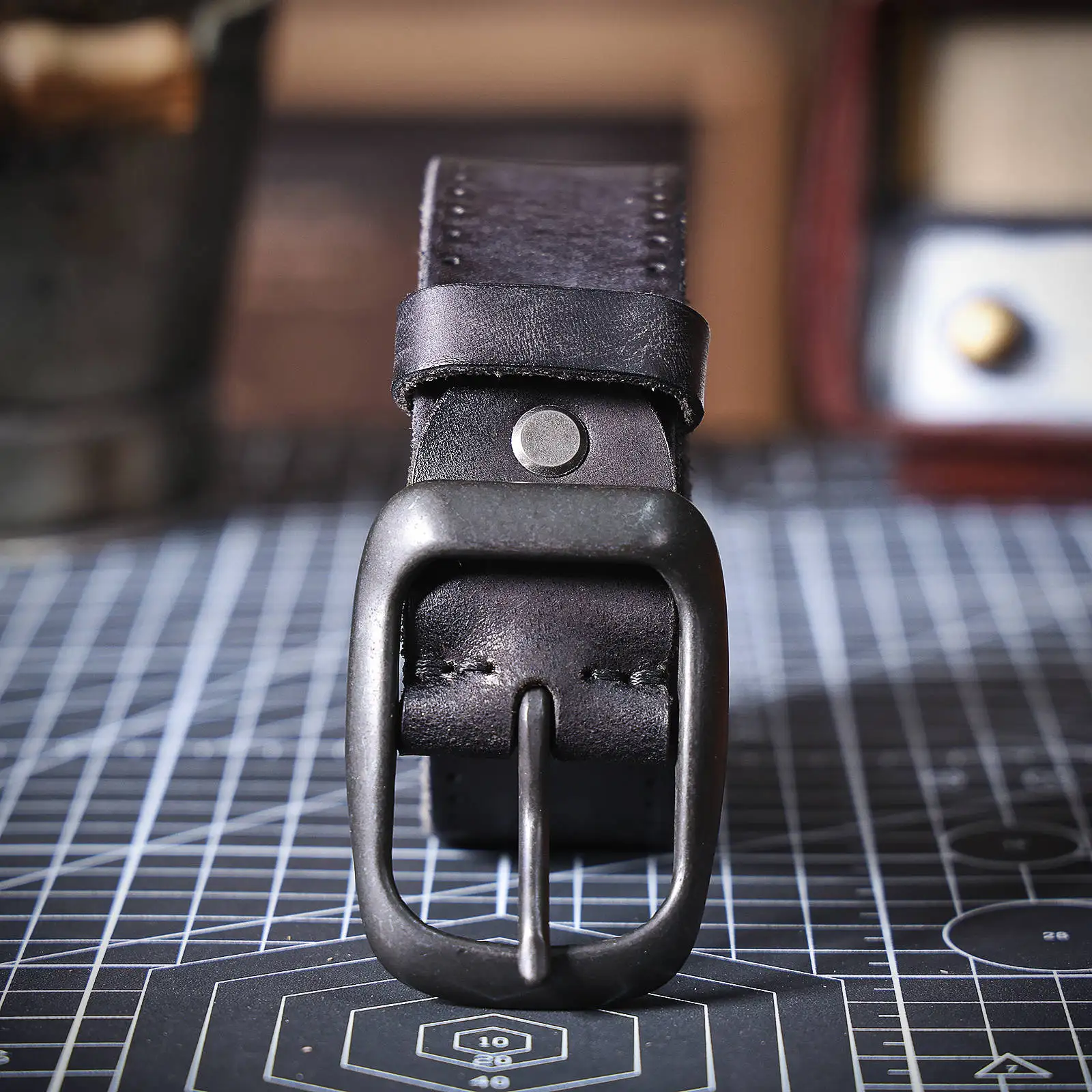 Echtleder-Herrengürtel aus Rindsleder, italienisches dickes Leder mit Geschenkbox, vielseitiger Retro-Jeansgürtel für Herren, ideale Wahl als Geschenk. – Detail 28