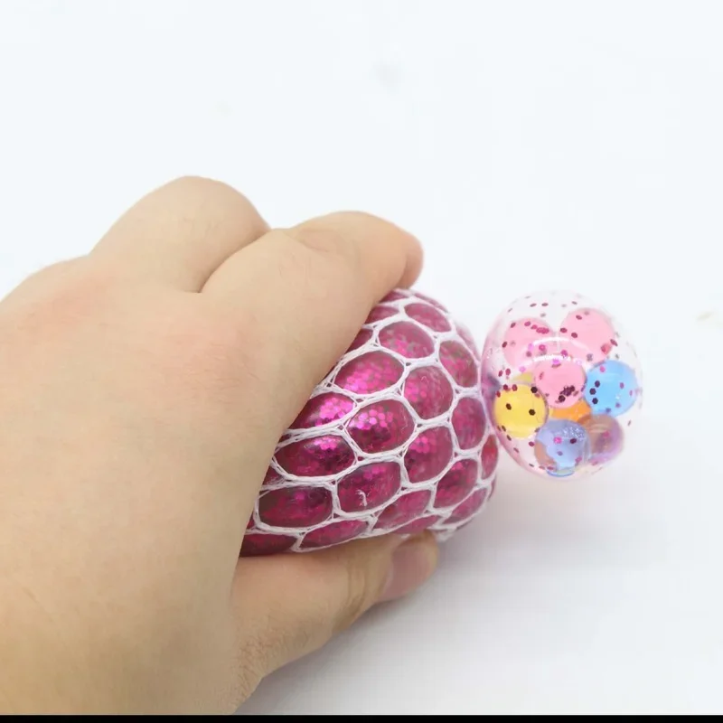 1 ชิ้นสีสุ่ม Grape Ball บีบของเล่นตาข่าย Glitter Ball ความเครียดบรรเทาของเล่นสําหรับเด็กผู้ใหญ่