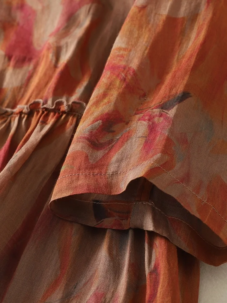 Długa lniana spódnica damska w retro kwiatowy wzór, z wysokim stanem, paskiem, pełna, rozkloszowana, z dekoltem w serek, regularna, w kształcie litery A.