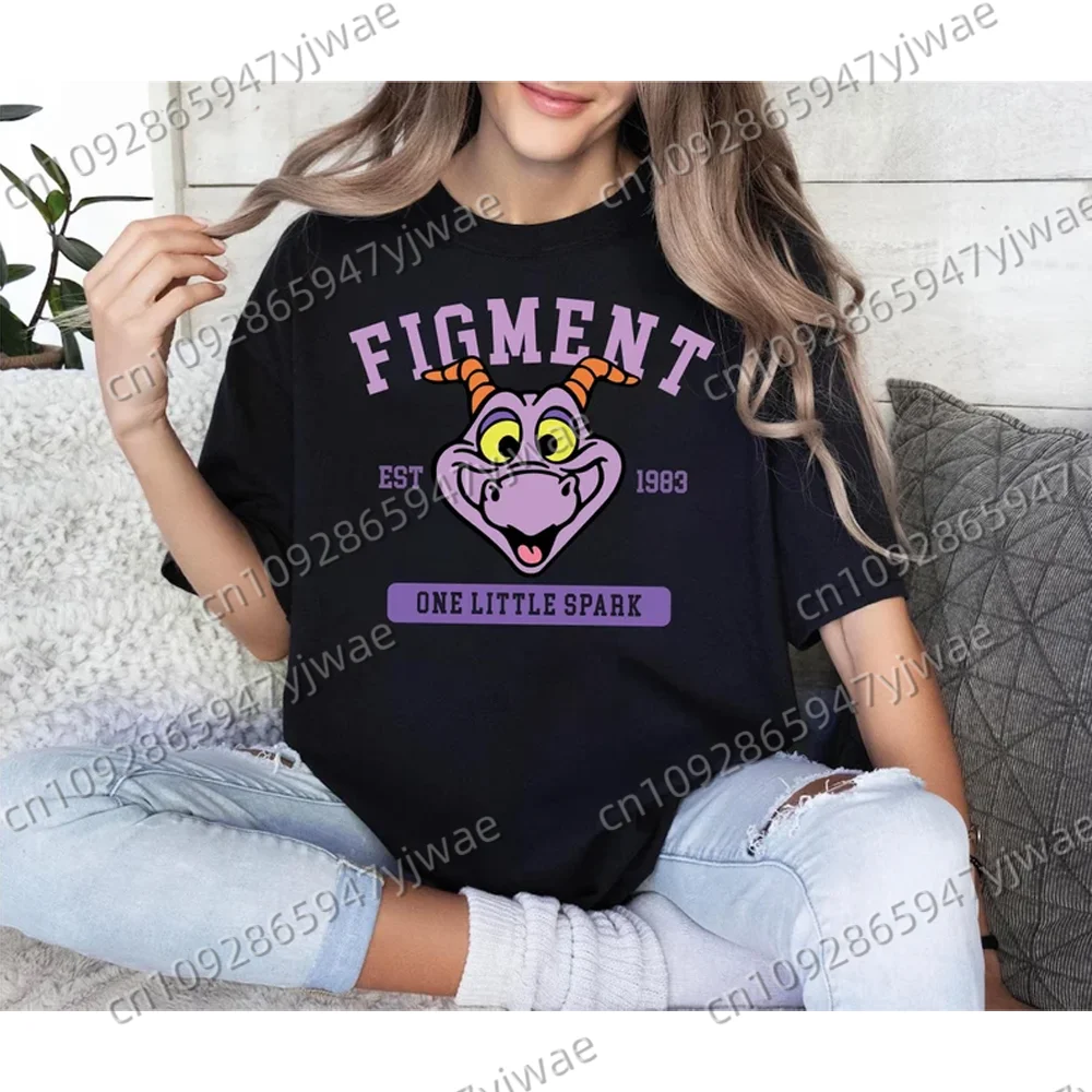 الأرجواني التنين تي شيرت الشكل ليتل سبارك Est 1983 المحملة ديزنيورلد مطابقة المرأة الرجال قصيرة الأكمام القطن الأسرة تي شيرت