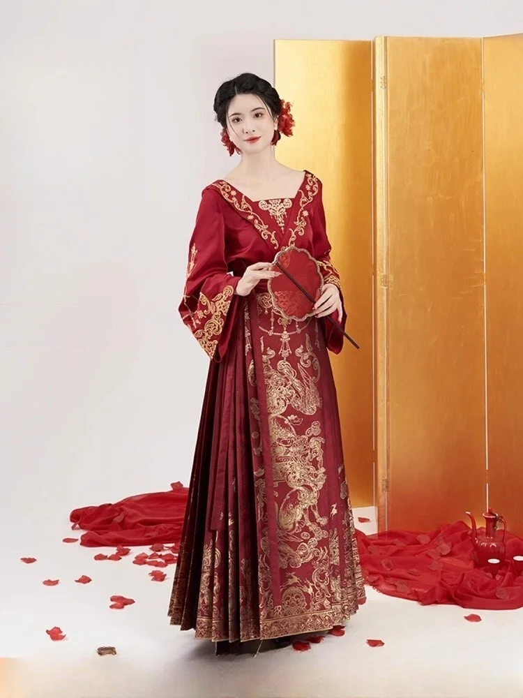 

Toasting attire new Chinese-style wedding bride's engagement and return home