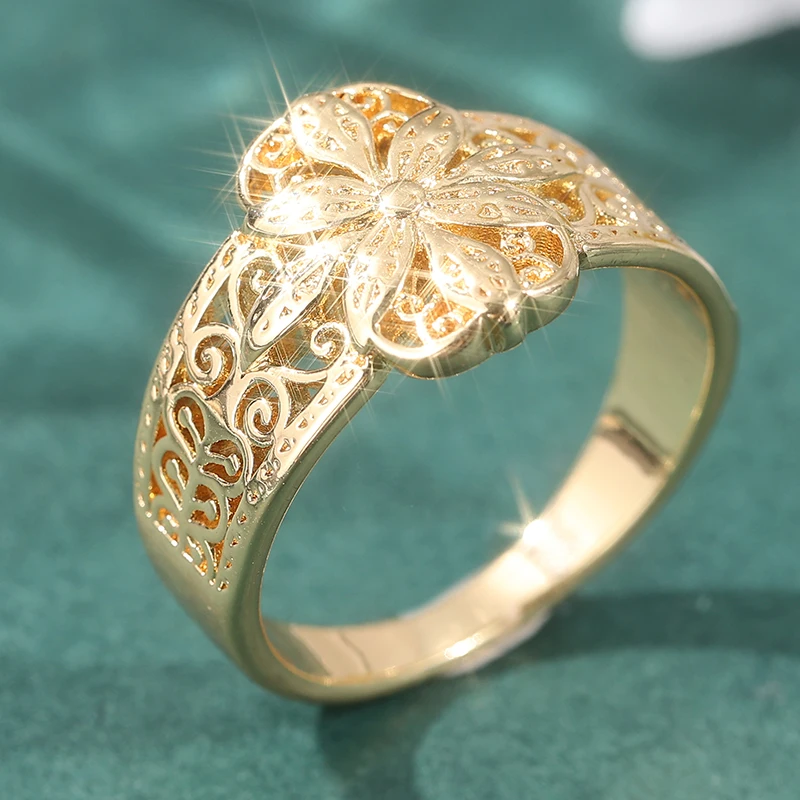 Funkelnder Mikro-PVae-CZ-Blumen-Damenring Trendiger Goldfarbener Hohler Alltags- und Party-Schmuck Jubiläumsgeschenk – Detail 4