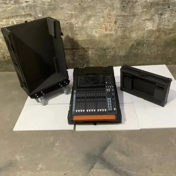 Beringer WING COMPACT Driedeurs Air Box Kast Chassis Console Box