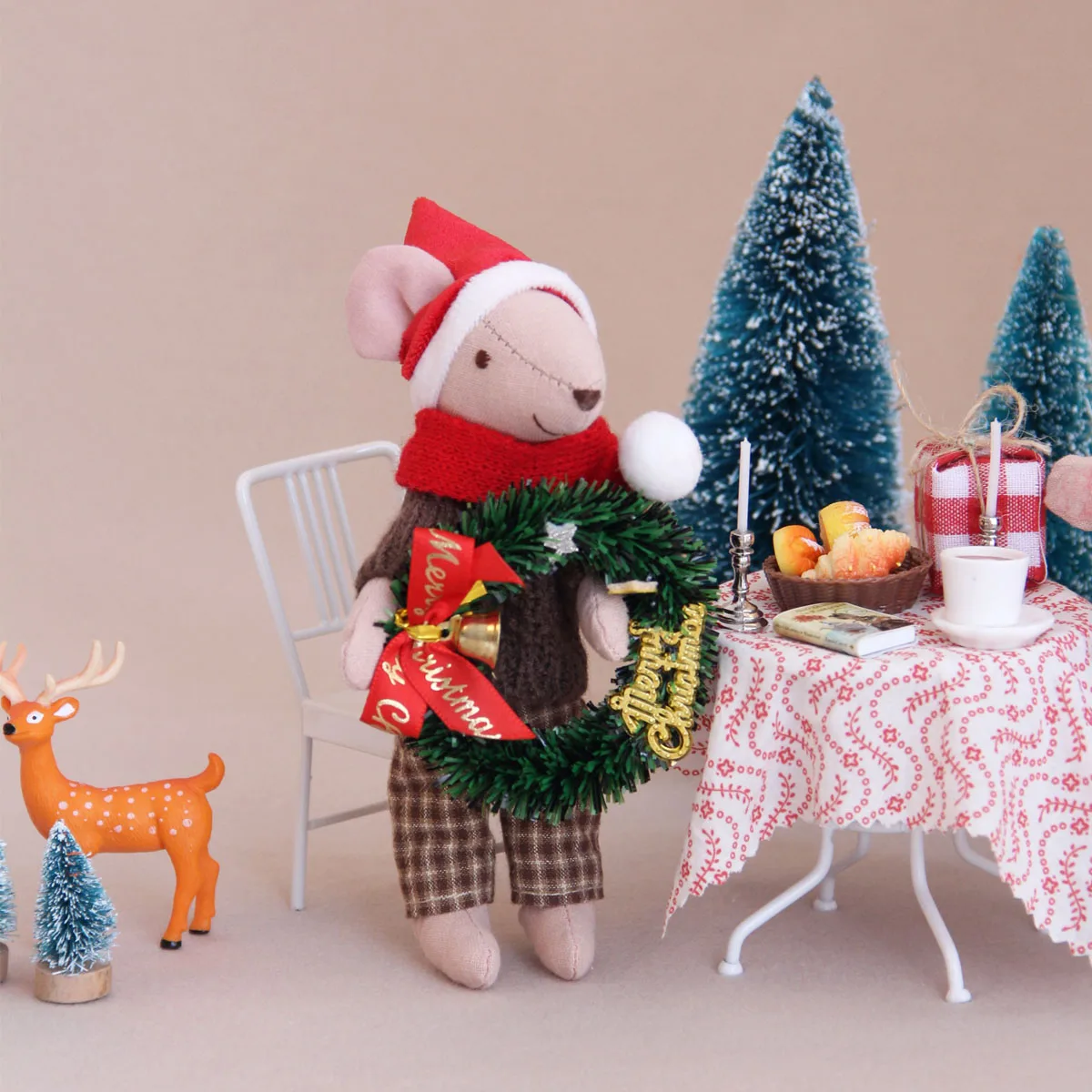 Zabawka domek dla lalek H-15 cm Świąteczna myszka z wymiennymi strojami, odpowiednia do dekoracji domek dla lalek Bjd Ob11