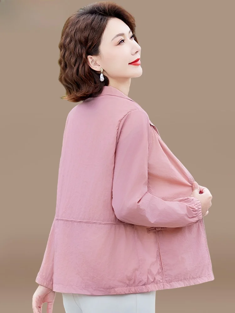 

Осенняя модная короткая куртка-ветровка для женщин: легкая, с защитой от солнца, для среднего возраста, в корейском стиле, дождевик