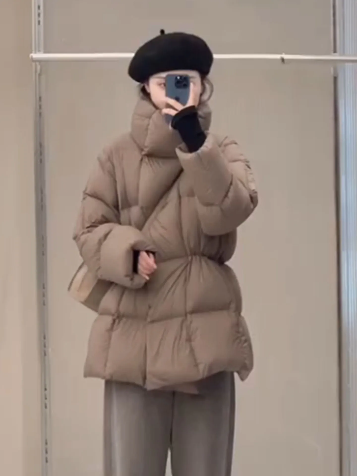 キャラメルパファージャケット レディース ルーズフィット ウエストシェイプ スタンドカラー ミドル丈 ダウンコート カジュアル アウター