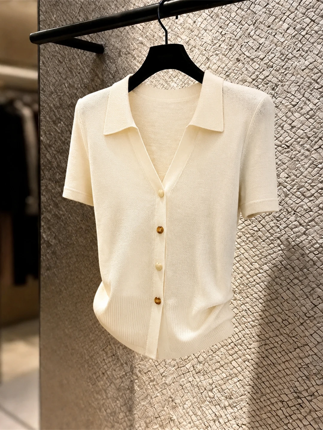 

Ladies' Fashionable Ice Silk Knitted Shirt Single Button Short Sleeve Turn-down Collar Anti-aging Summer Top Straight Cut Kor...
