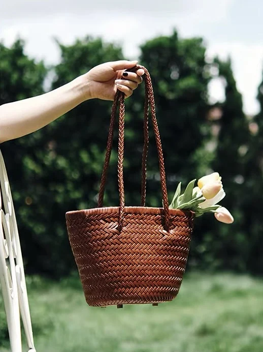 

Retro Handwoven Embossed Bag Single Shoulder Bucket Bag PU Vegetable Basket Design Fashionable Women's Handbag Summer 2026