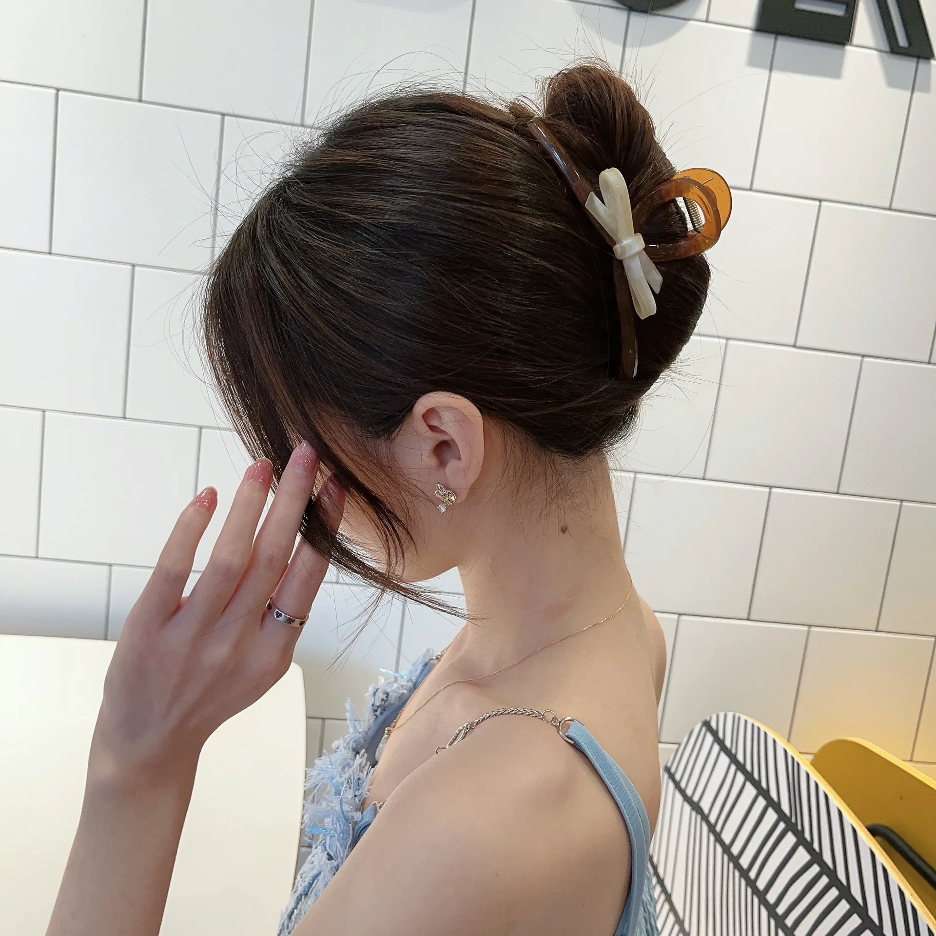 

Elegant French Style Acrylic Bow Large Shark Clip High End Hair Clamp for Women Updo Hair Clip