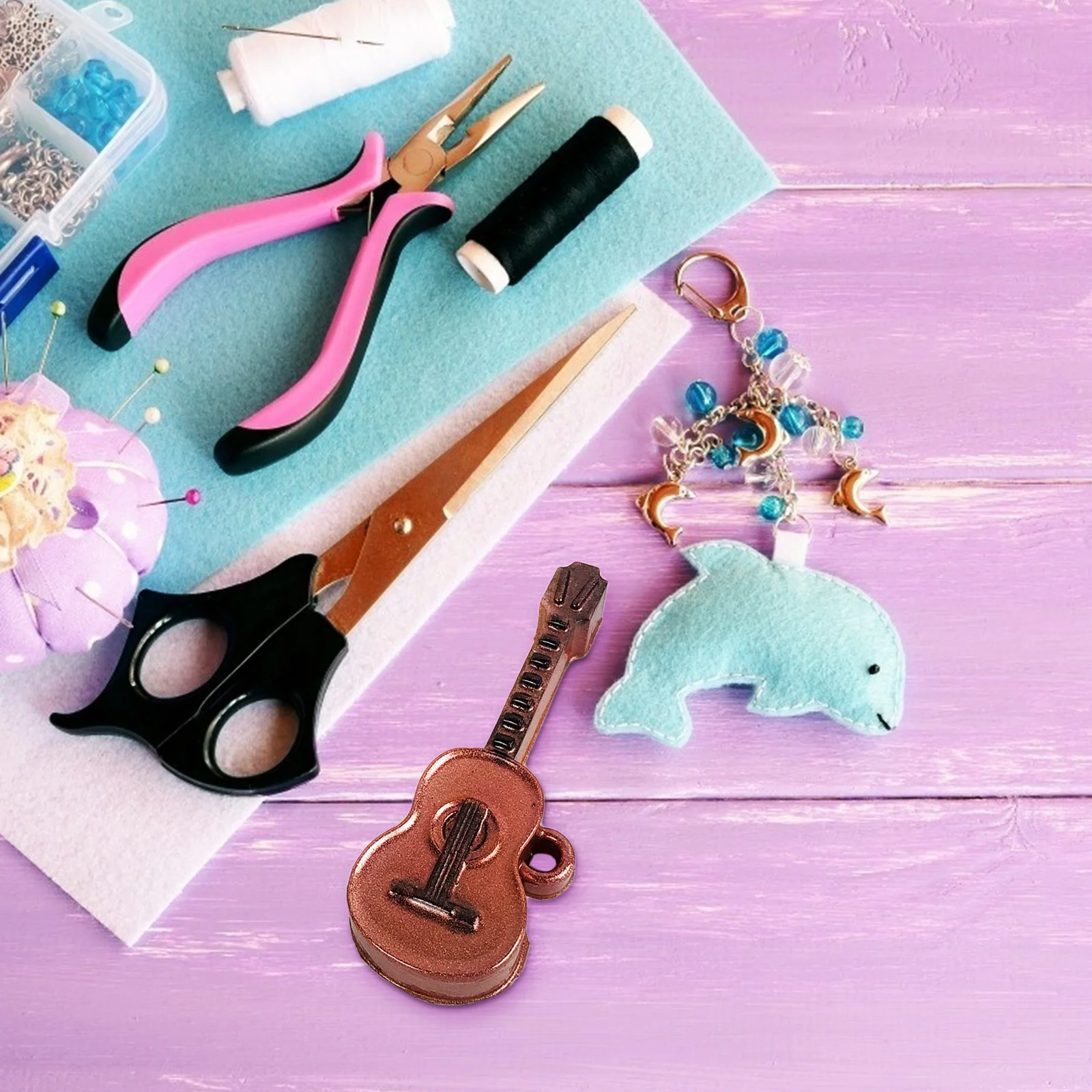 

Violin Keychain 3D Practical Pendant Decorative DIY Epoxy Resin Silicone Mold Violin Keychain Mold Craft Jewelry Tool A8826