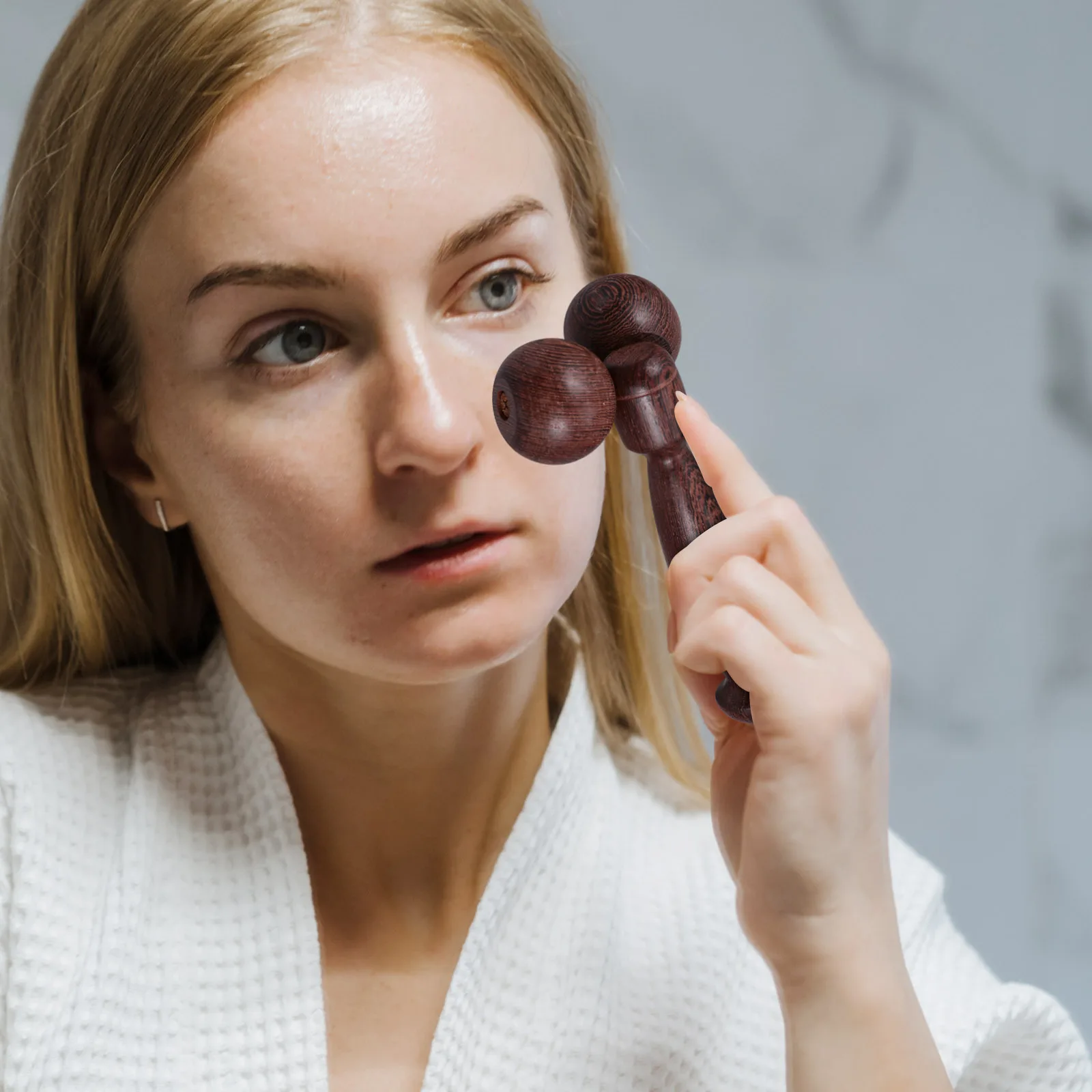 

1 шт. деревянный массажер для лица, эргономичный дизайн, портативный роликовый массажер для подтяжки кожи, похудения, лифтинга, V-образной формы лица