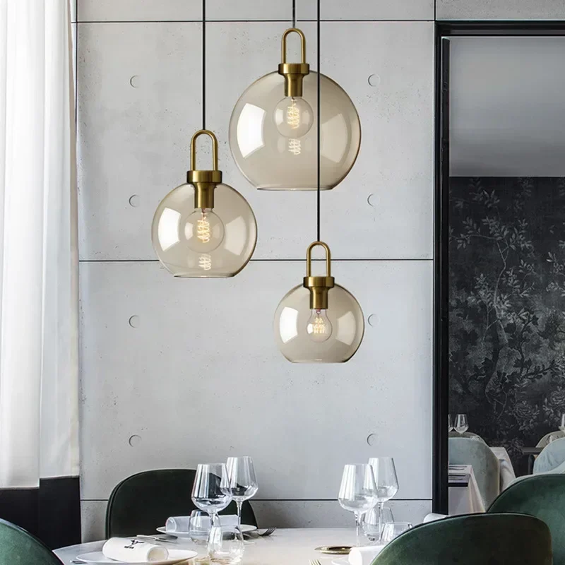 Plafonnier LED suspendu en verre au design nordique moderne, éclairage d'intérieur, luminaire décoratif de plafond, idéal pour une cuisine ou un restaurant