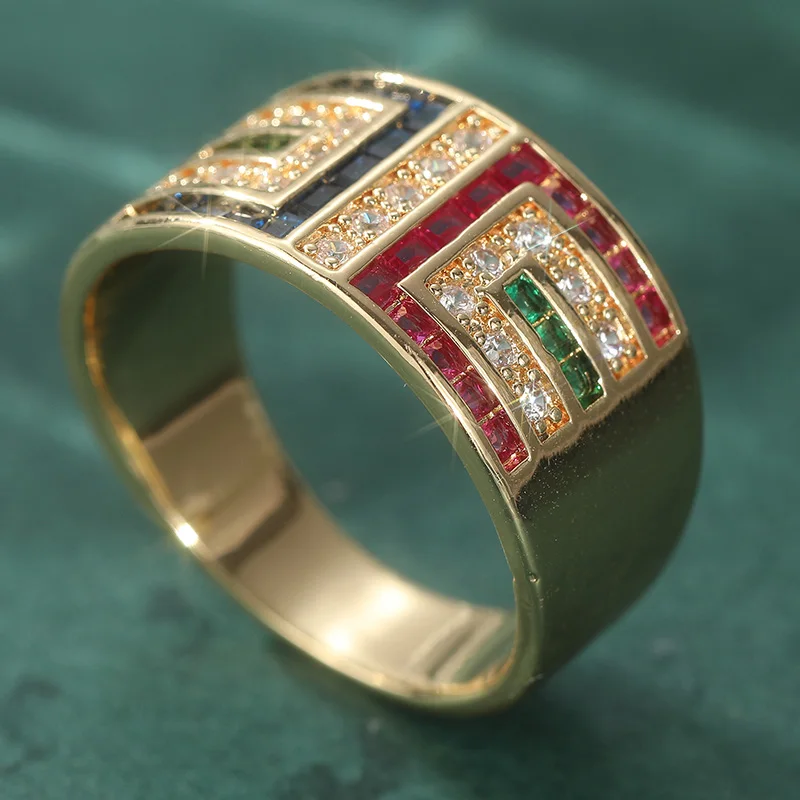 Eleganter, mit mehrfarbigen weißen CZ-Steinen besetzter Damenring, trendige geometrische Form in Goldfarbe, für den täglichen Gebrauch, Partyschmuck, Jubiläumsgeschenk – Detail 4