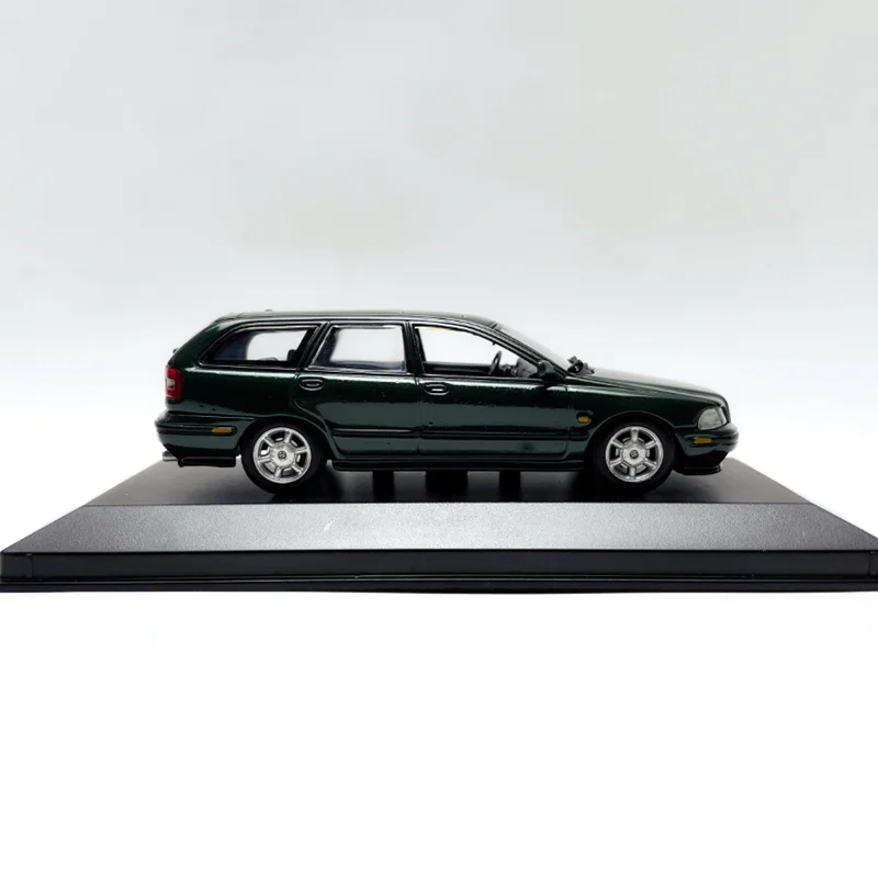 

MINICHAMPS Diecast 1:43 Scale V40 Green Alloy Car Model Finished Simulation Collection Decoration Boy Gift Static Display