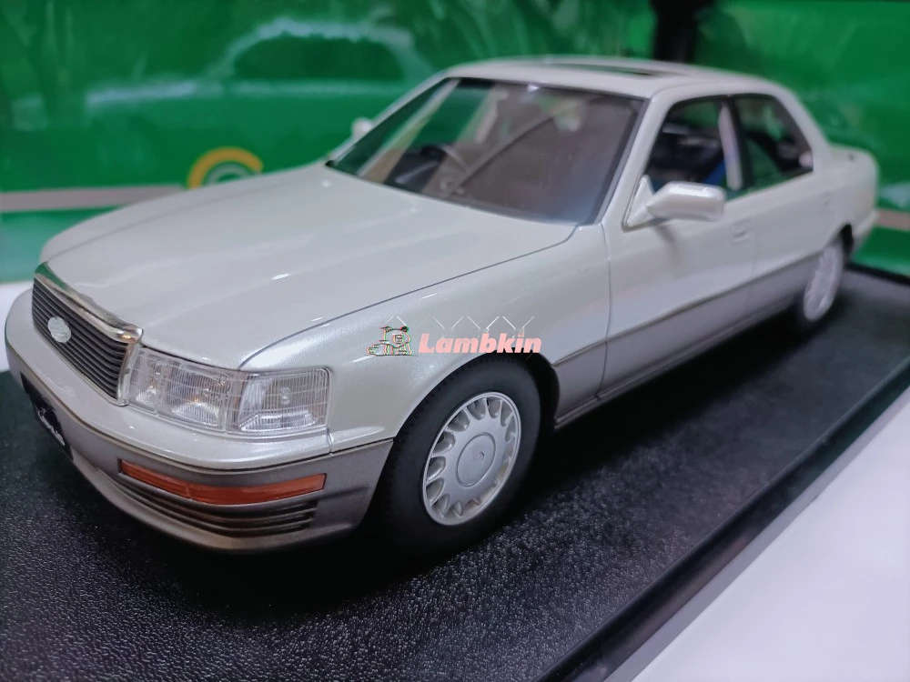 Kultowa 1:18 dla toyot Lexus LS400 3.0 Edition WhiteLimousine Model klasycznych starych samochodów miniaturowy Model samochodu