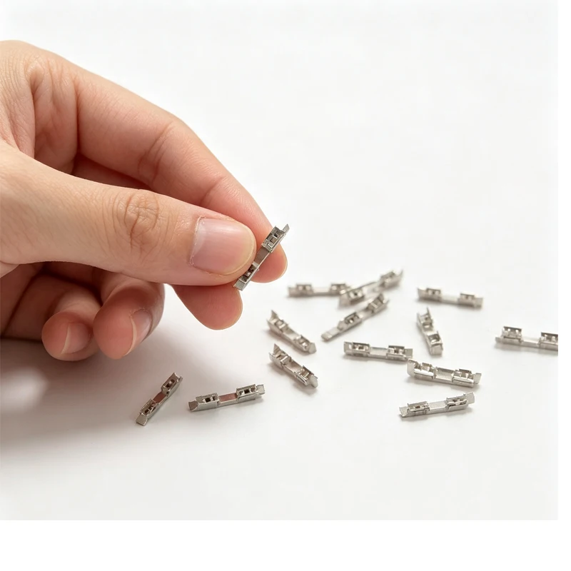 50pcs/lots ECT 818000135 mobile phone shielding cover fixing clip shielding clip bracket 6.5 * 0.8 * 1.28mm switch IC Electronic