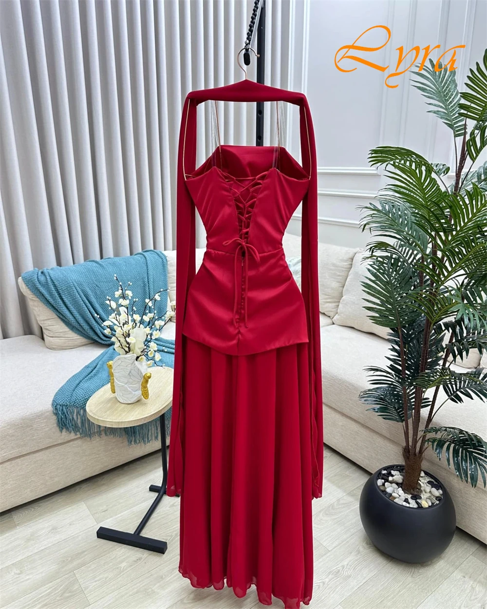 فستان سهرة شيفون ناعم مخصص بدون حمالات، فساتين حفلة موسيقية رائعة مطرزة بالخرز، قطار واتو، فساتين مناسبة خاصة