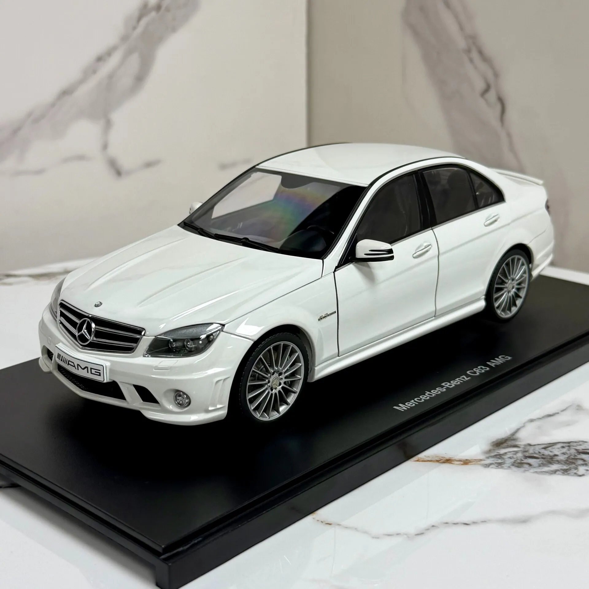 Autoart 1:18 C63 W204 White Simulation Limited Edition All Open Alloy Metal Static Car Model Toy Gift