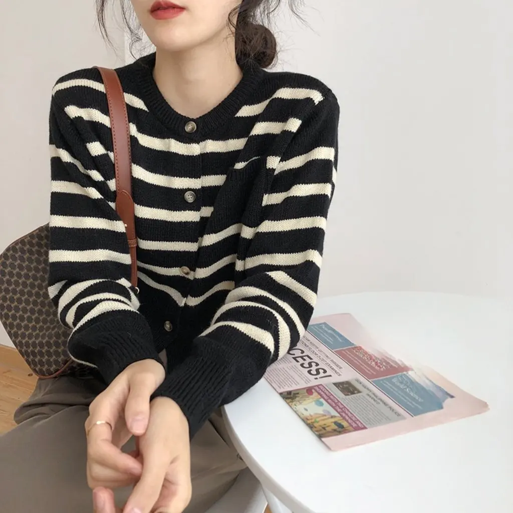 الكورية نمط مخطط Crewneck سترة مشغولة من الصوف المرأة سترة قصيرة سترة الأكاديمية نمط فضفاض كل مباراة الخريف الجديد