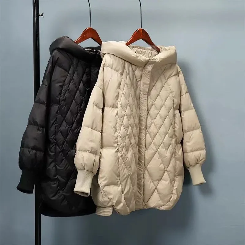 

Женское пуховое пальто, однотонная куртка с капюшоном, карманом на молнии и бриллиантами, с длинным рукавом, длинная линия, толстая свободная посадка, повседневная зима 2023 г.