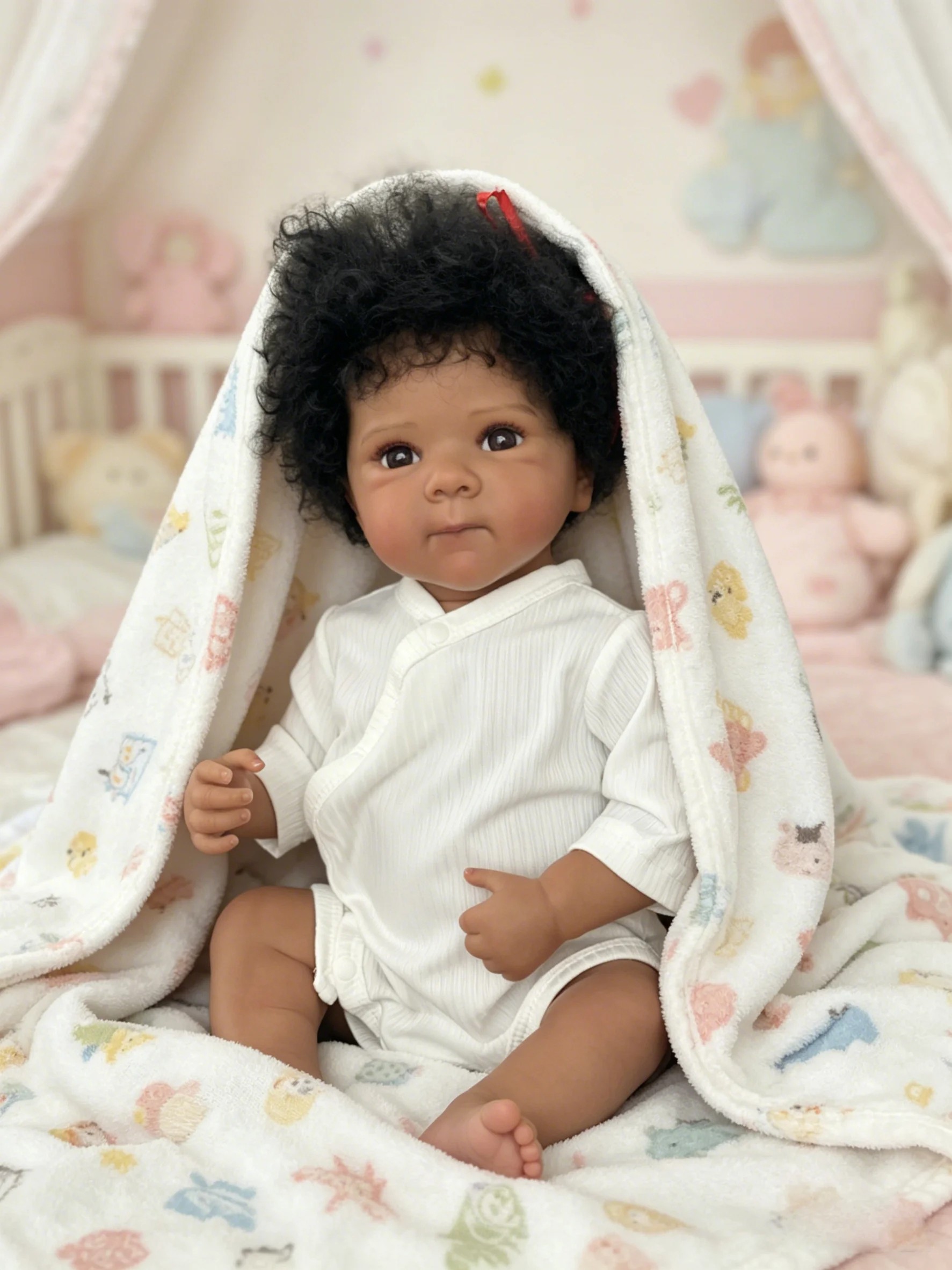 

18-дюймовая кукла ручной работы с темной кожей, реалистичная девочка Бетти, мягкая на ощупь, с вшитыми черными кудрявыми волосами, коллекционная художественная кукла