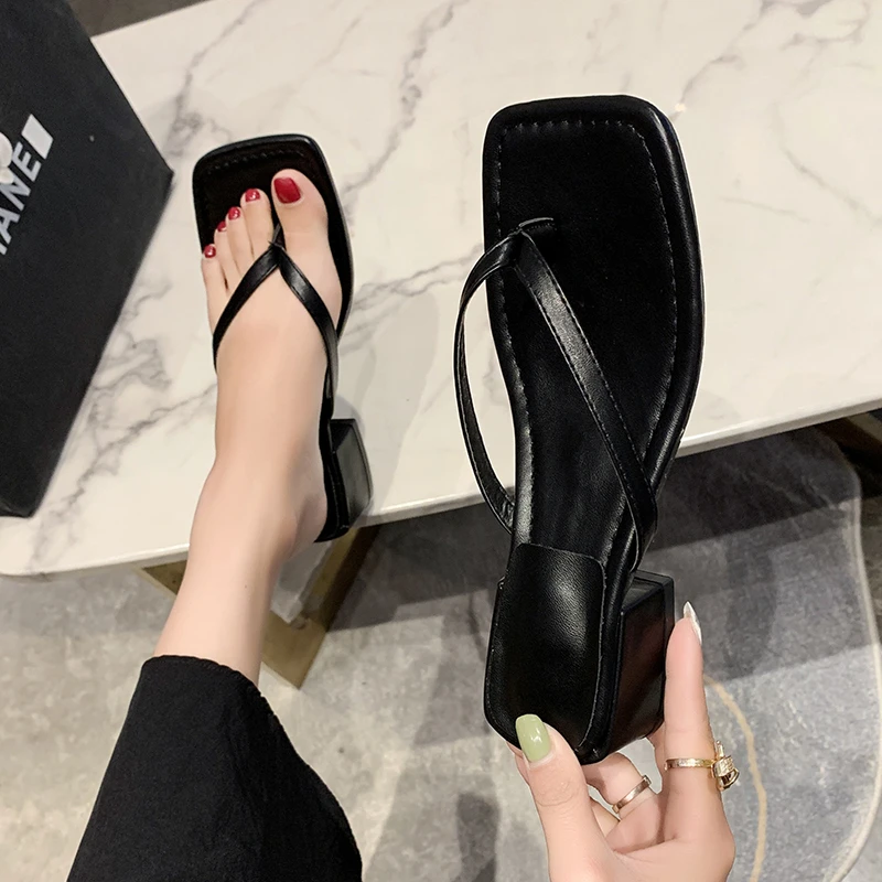 2026 Sommer Mode Offene Damen-Sandalen Bequeme Urlaubs-Strand-Flip-Flops Neue Leichte PU-Blockabsatz-Slip-On-Sandalen