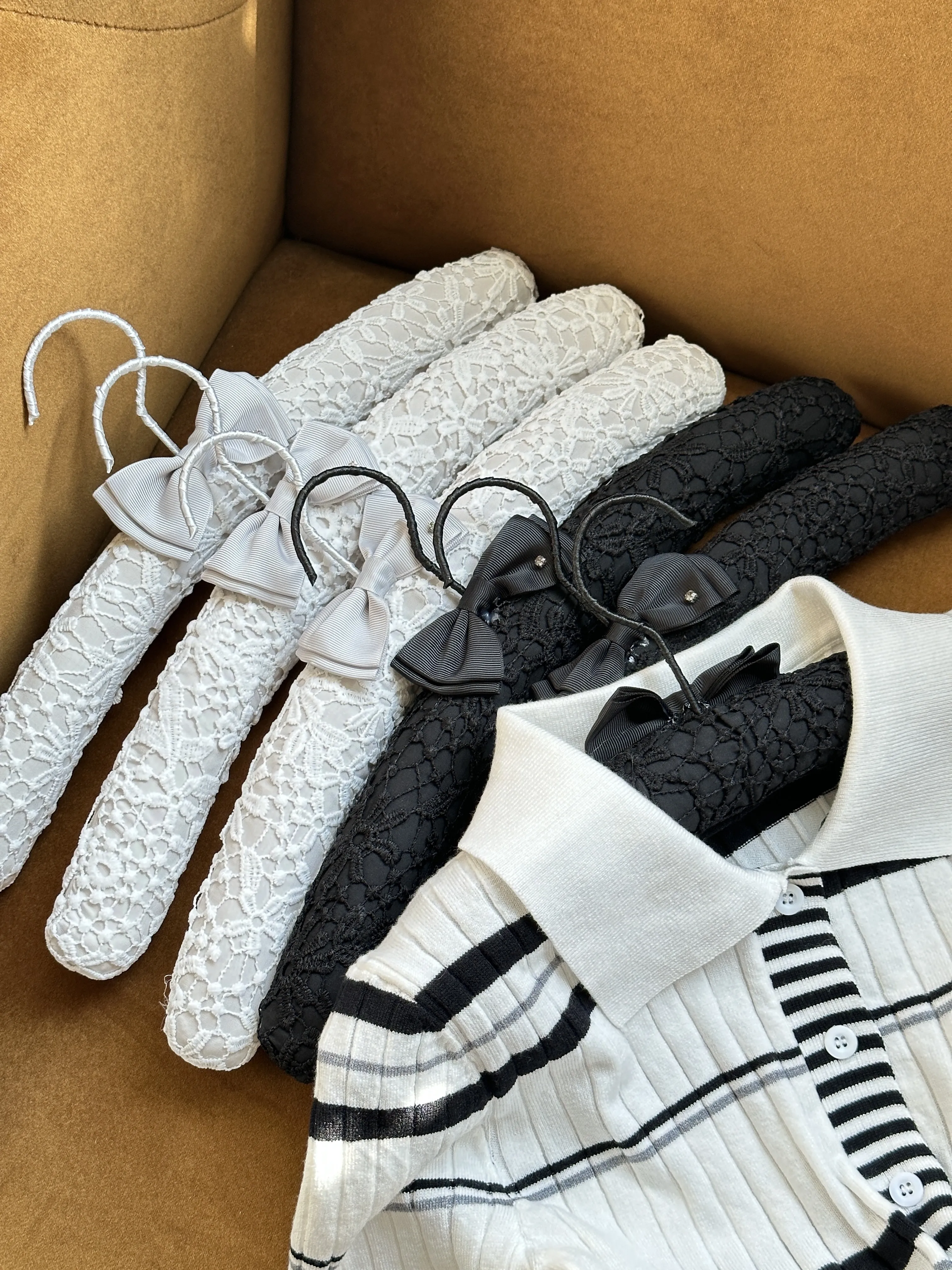 

Clothes Hanger Thickened Sponge European Lace Embroidery Hollow Floral High-end Vintage Clothing Wedding Dress Special Storage