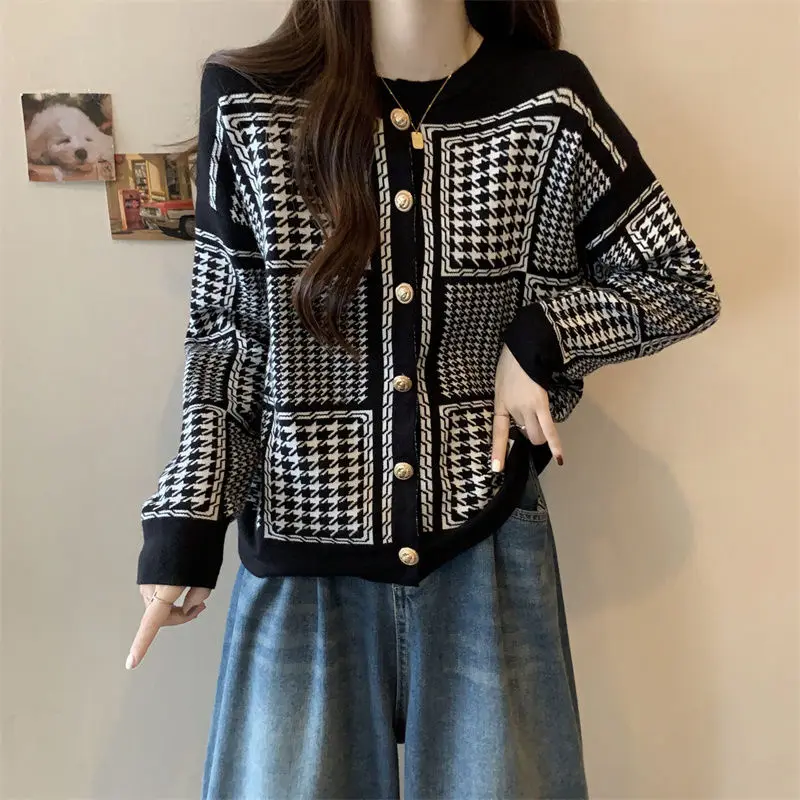 Autumn Winter New Fashion Round Neck Long Sleeve Plaid Cardigan Women's Clothing Loose Knitting Trend All-match Button Chic Tops