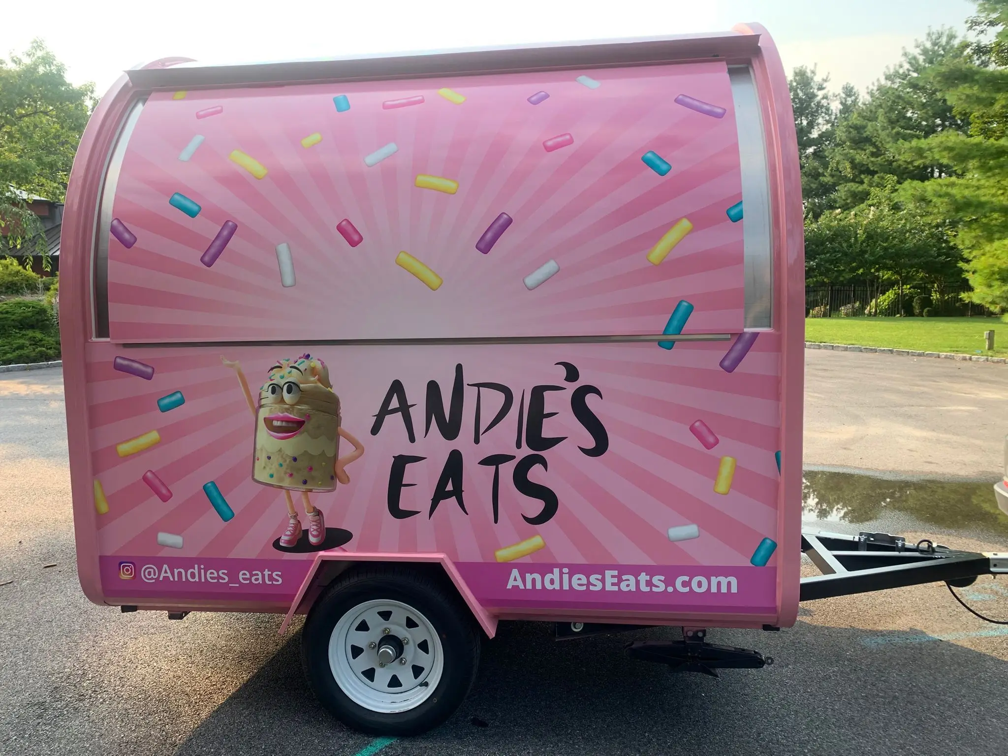 New Design Multipurpose Commercial Snack Pink Food Cart With Mobile Kitchen Machine Pink Cupcake Cart