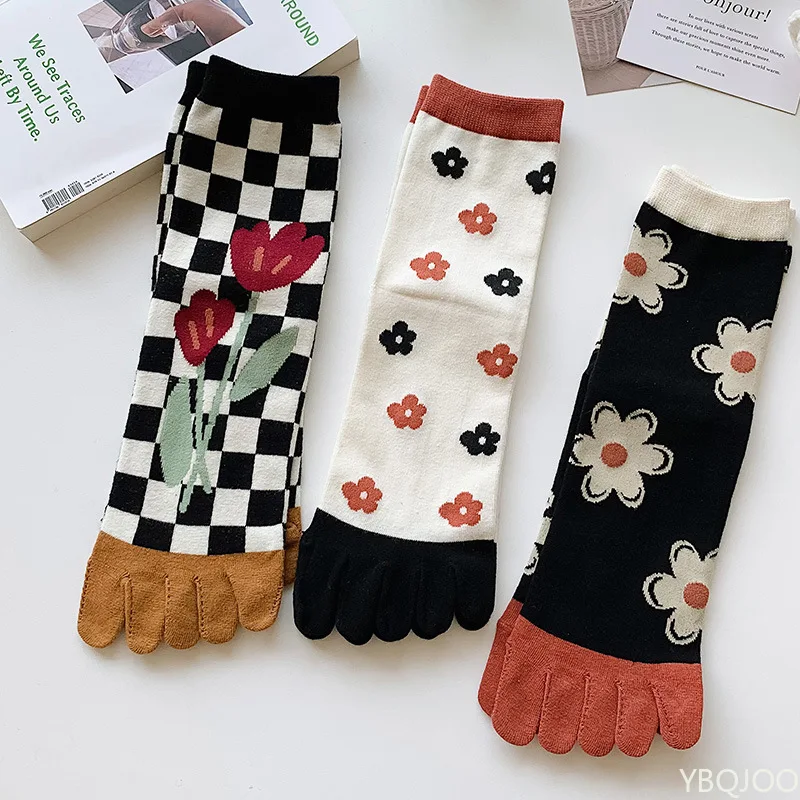 

3 Pairs of High Beauty Mid Tube All Season Trendy Versatile Women's Five Toe Socks Sweet Retro Breathable Fashionable Socks