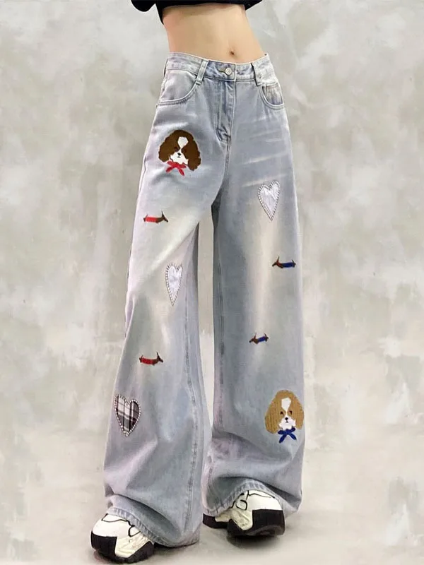 

Повседневные джинсы из денима для женщин: новые весенние модели с высокой талией, свободного прямого кроя, с вышивкой и декоративными элементами, струящиеся