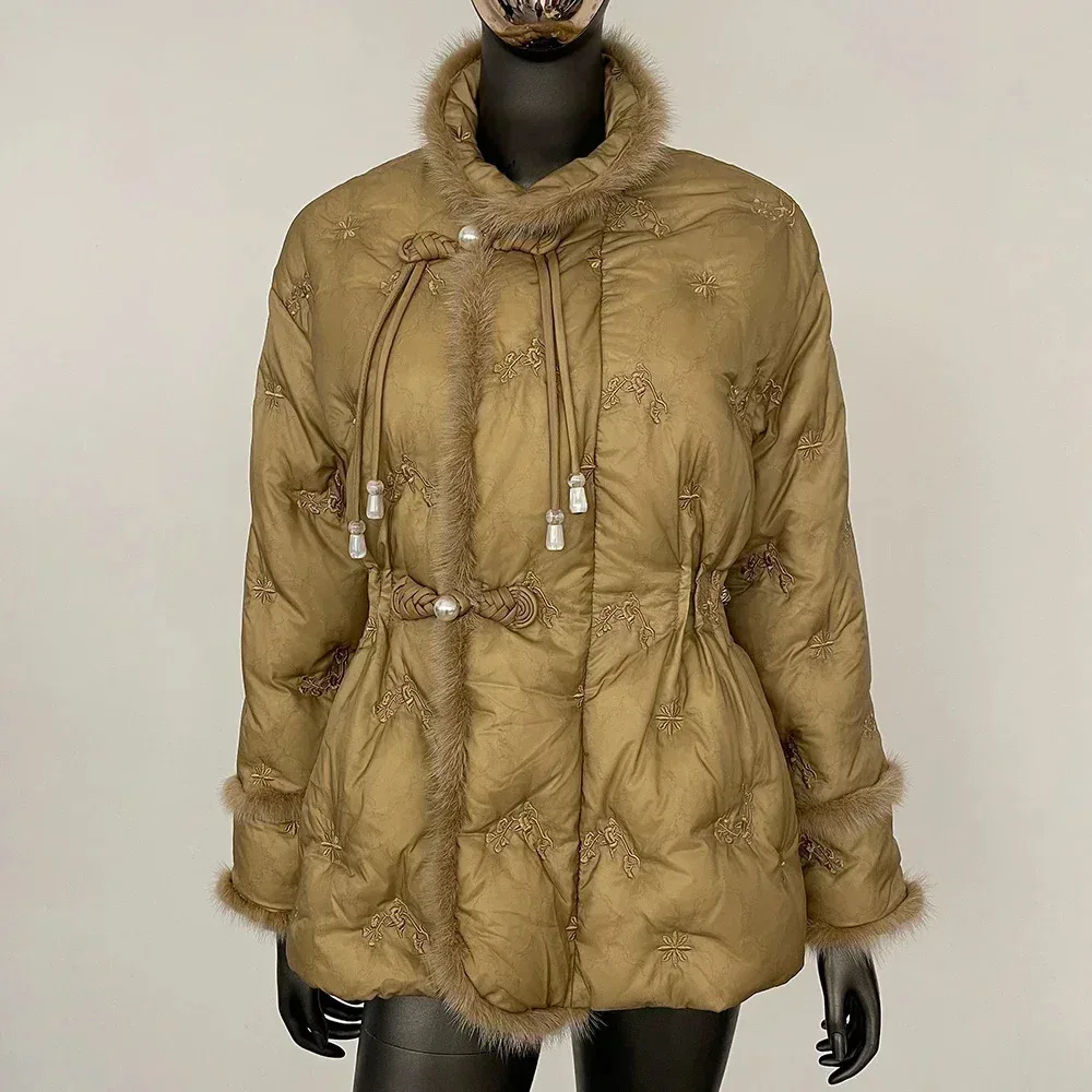 

2024 Down Jacket Women Short Jacket Thickened Mink Fur Spliced Embroidered Disc Button Warm 90% White Duck Down Autumn Winter