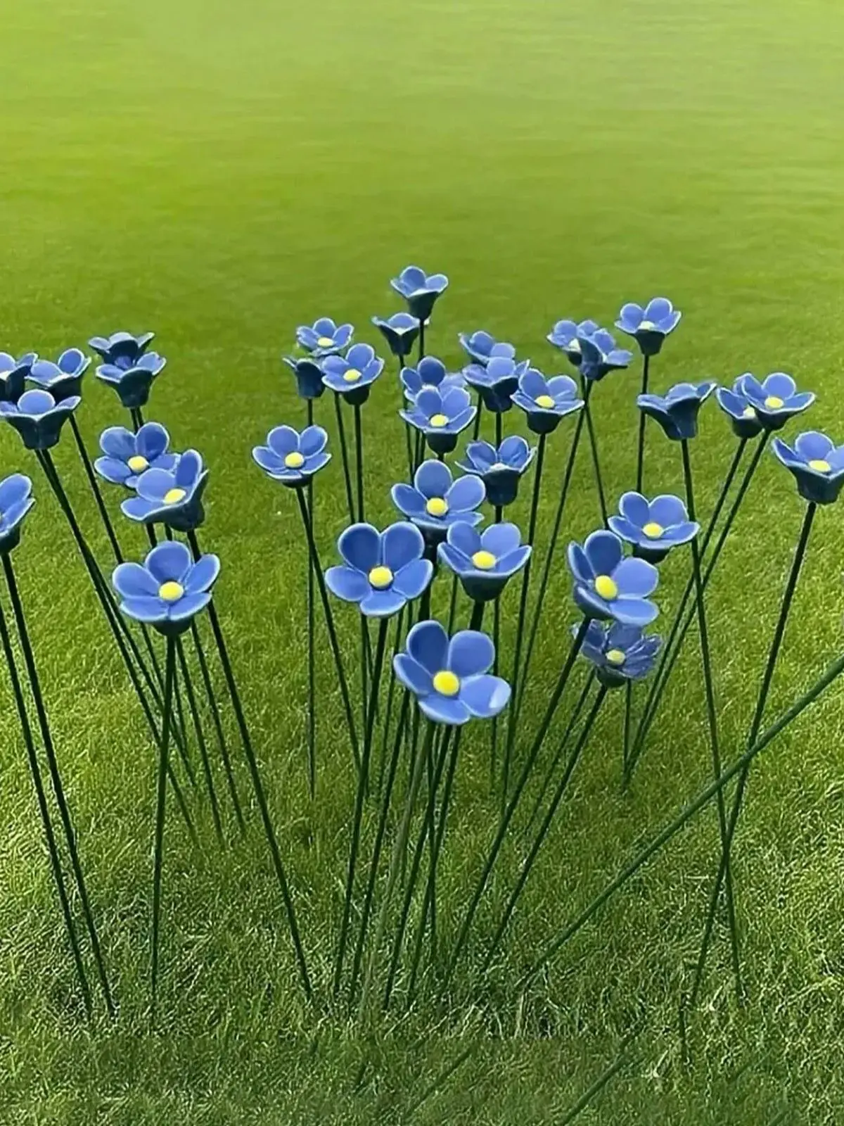 Blauwe keramische vergeet-me-niet kunstbloemen, 14,56 inch lichtbestendig, voor binnen en buiten, vazen, gazons decoreren - afbeelding 2
